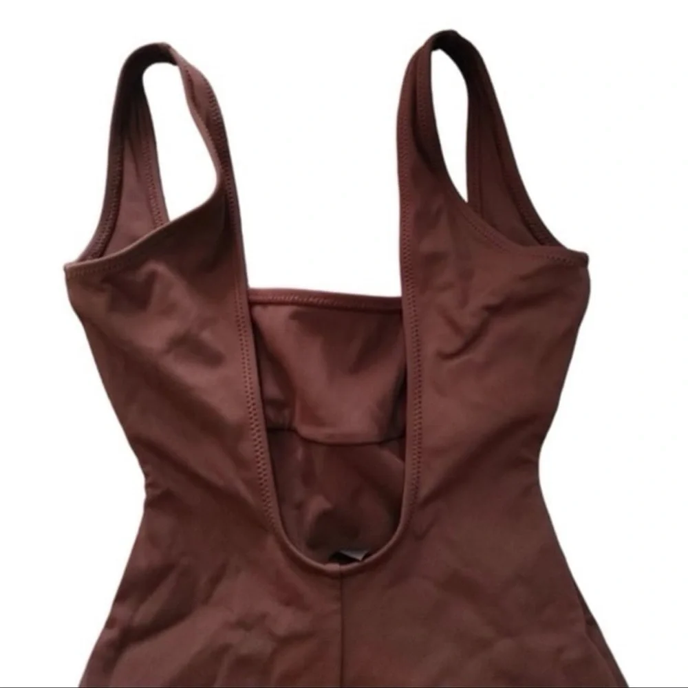 SKIMS One Piece Swimsuit Body Sculpting Square Décolleté - Rare Cocoa Brown